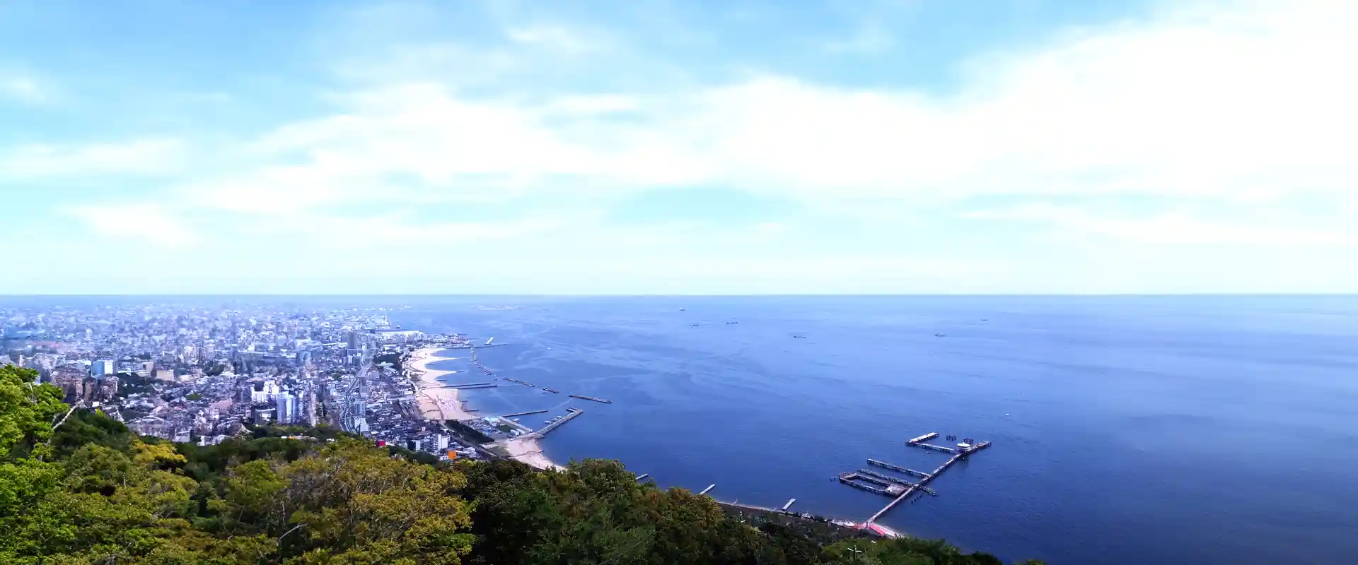 須磨浦山上遊園より望む須磨海岸