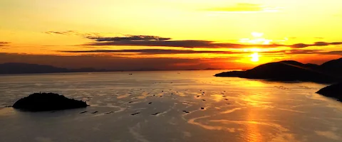 万葉の岬から望む君島