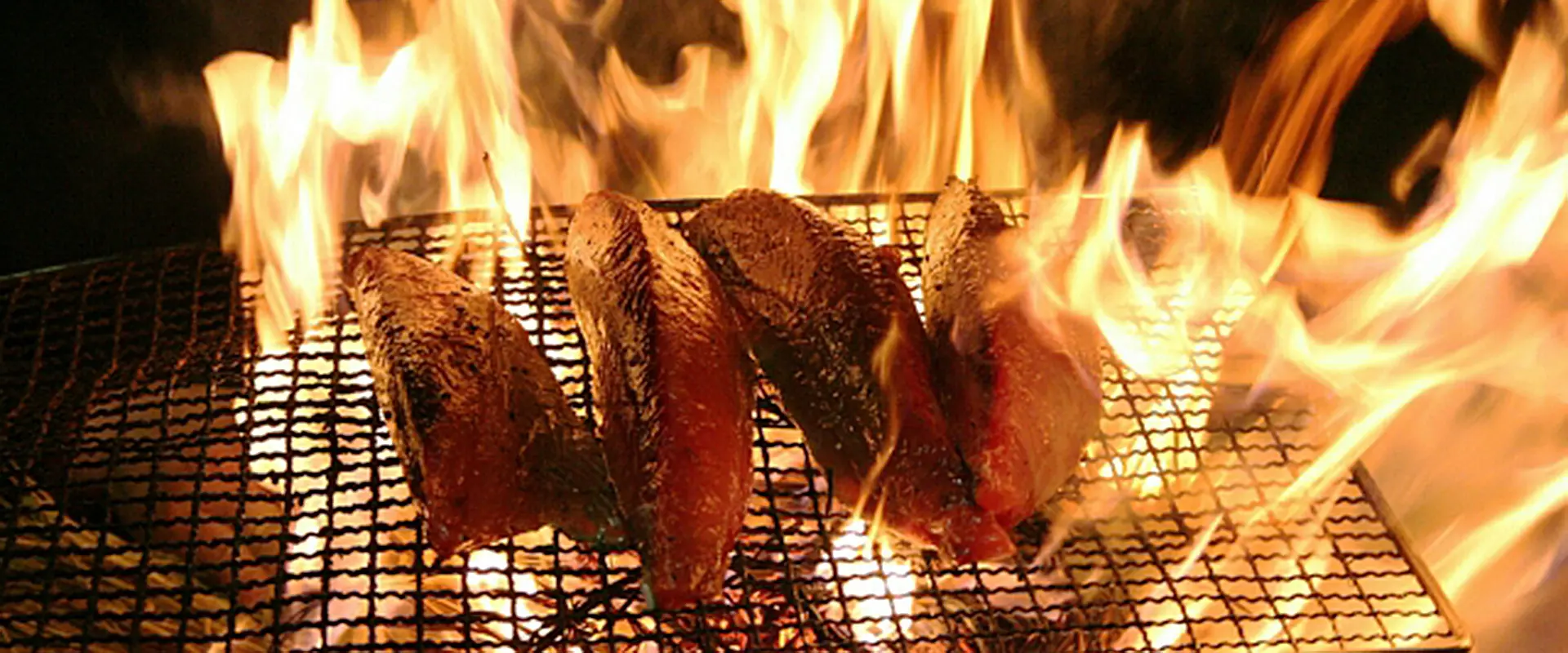 なぜ炙る？藁焼き