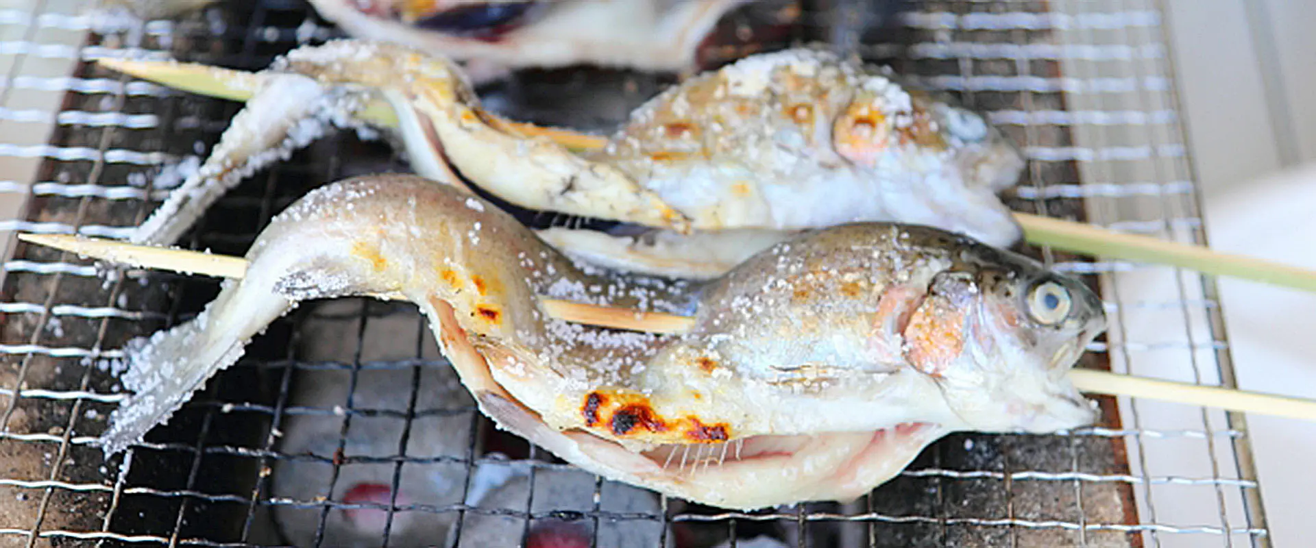 見た目も味も変わる「化粧塩」と「串打ち」